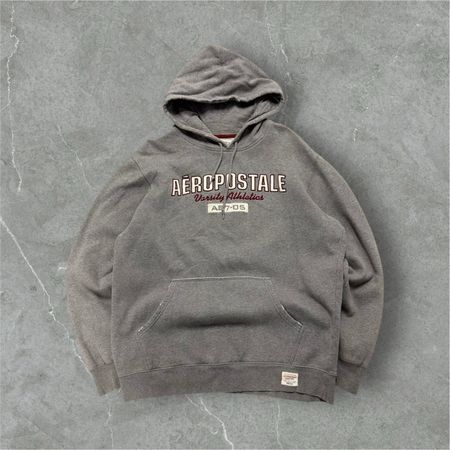 Sweet à capuche de marque
