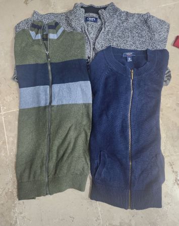 ブランドフルジッパーとスウェットシャツ