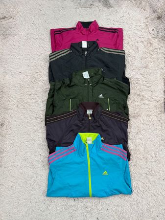 Vêtements de sport à rayures Adidas