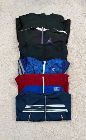 ミックスブランドのウィンドブレーカー