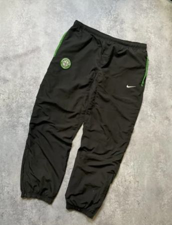 ビンテージのナイキトラックパンツ