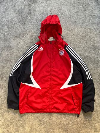 Branded trackjacket
