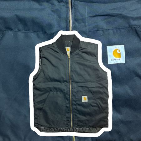 Chaleco negro estilo rework de Carhartt