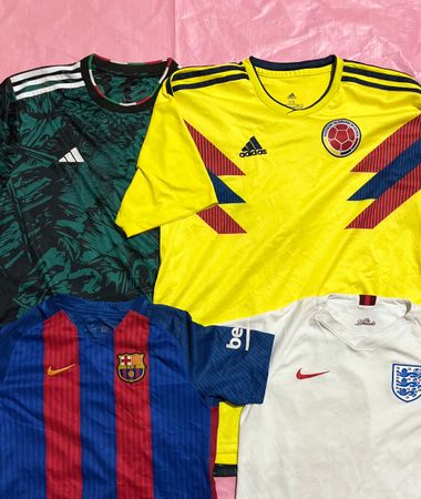 Magliette autentiche di calcio