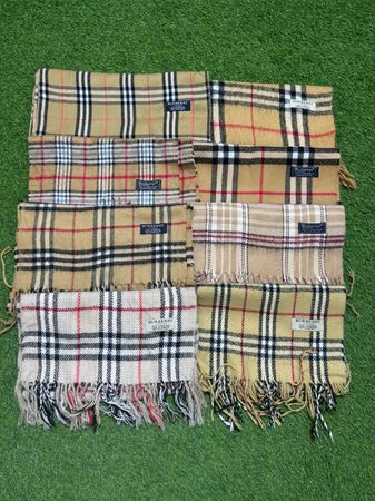 Écharpes Burberry de couleur beige