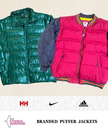 Casacos acolchoados de marca, incluindo Nike vintage, Adidas e Helly Hansen