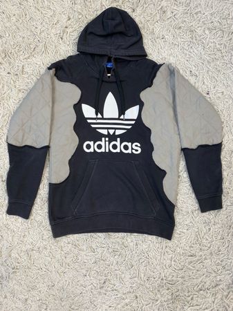 アップサイクルされたブランデッドフーディー・キルト付き