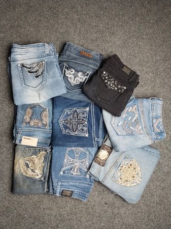 Y2Kフレアとブーツカットの刺繍デニムパンツ