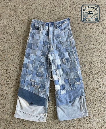 Pantaloni mini in denim patchwork riciclato