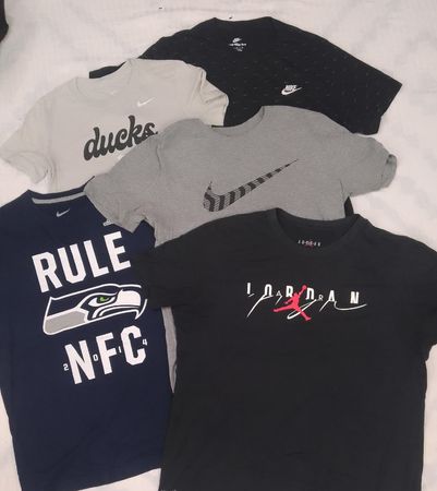 CRZ0480 Nike Sportswear T-Shirt Bundle