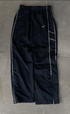 プレミアムヴィンテージのNikeトラックパンツ