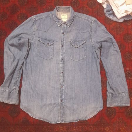 デニムの色あせたシャツ P13B72