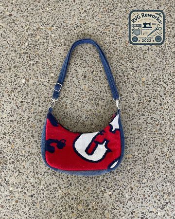 Name: Upcycled Tapestry Denim Schultertasche