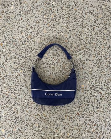 Name: Upcycled Calvin Klein Schultertasche