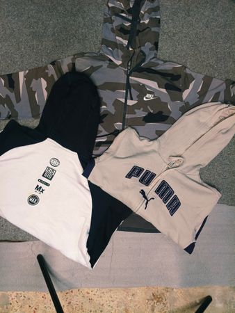 Sweats à capuche zippés à mélange de marques