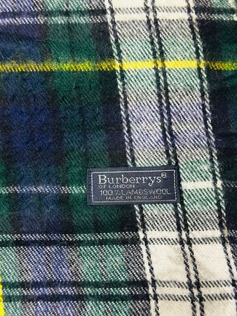 Escolha personalizada de lenços Burberry