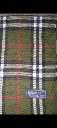 Schöner Burberry-Schal