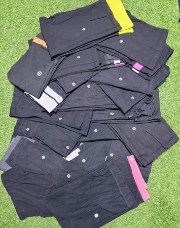 Lululemon black Capri leggings