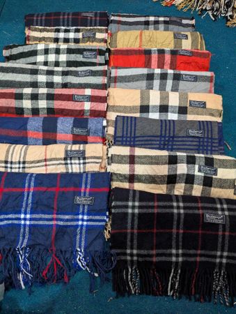 Burberry scarve