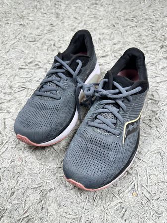 VINTAGE BRANDED SHOES BUNDLE 2