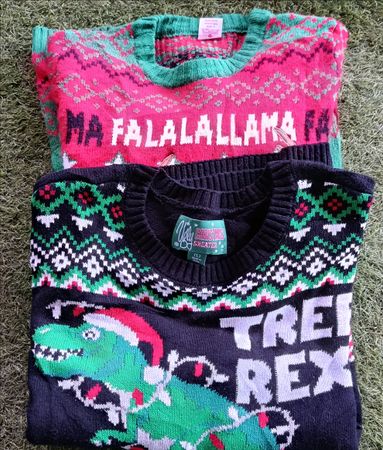 Christmas Sweaters (8) pcs 3025