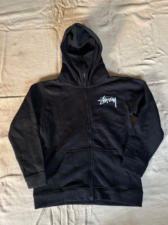 Pulls à capuche relookés style ninja Stussy