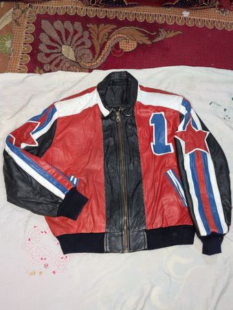 Vêtements en cuir modernes