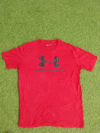 Under Armour T-shirt