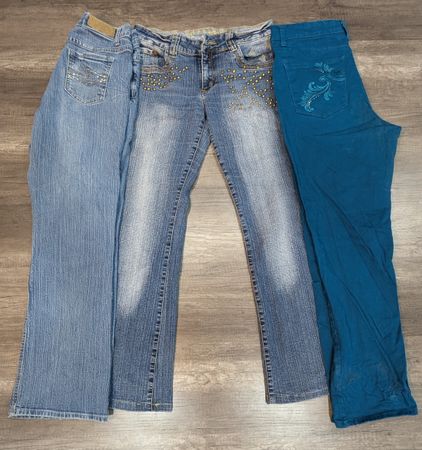 1018 - Embroidery Style Flare And State Jeans