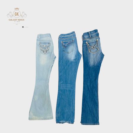 Jeans Flare com Bordados e Adornos