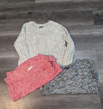 1068 ! American Eagle & Abercrombie Sweater