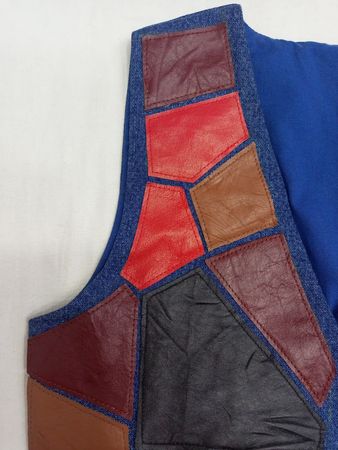 CR951 UPCYCLED Denim-Weste mit Leder-Patch