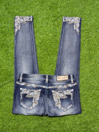 Tv116 Embroidered Jeans