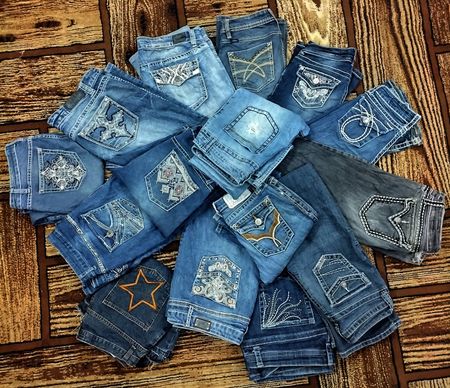 Jeans en denim brodés évasés et à coupe bottleneck Y2k sélectionnés sur mesure