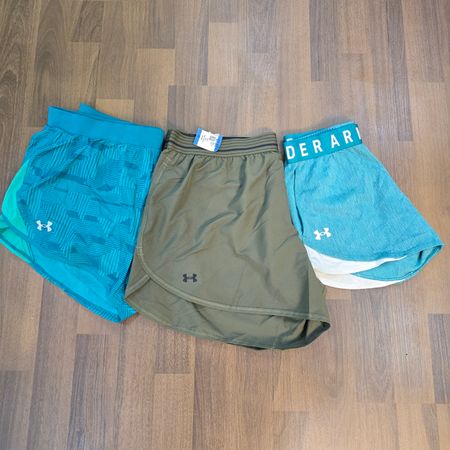 AV-0447 Under Armour Damen Shorts