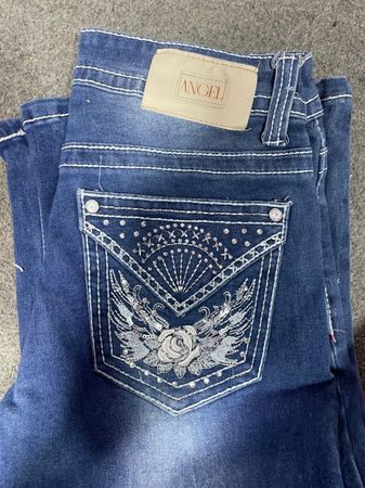 Jeans brodés Y2K soigneusement sélectionnés