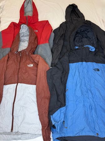 The North Face Windbreaker | V-T211