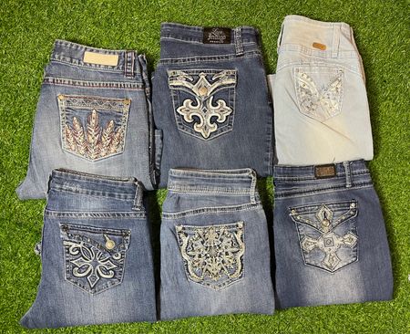 Jeans flare bordados Y2K