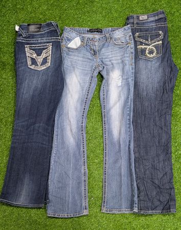 1340 - Embroidery Style Flare and straight jeans