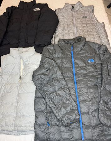 The North Face Puffer Jackets | V-T229
