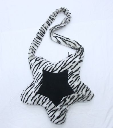 CR1028 Upcycled Furry Star Schultertasche