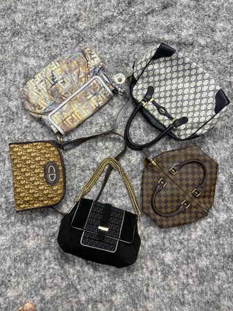 Pacote de 5 Bolsas de Designer Louis Vuitton, Gucci, Christian Dior & Fendi