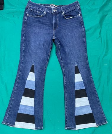 Upcycled Levi’s Mehrfarbige Jeans mit weitem Bein
