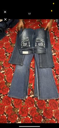 Maßgefertigte, handverlesene Y2k-Stickerei-Jeans