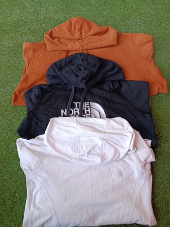 ザ・ノース・フェイスのフーディ/スウェットシャツ (3702)
