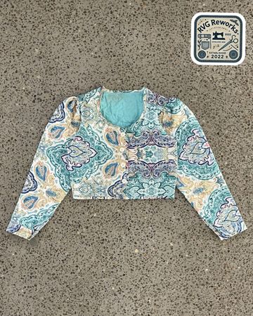 Veste cropped matelassée à manches bouffantes surcyclée