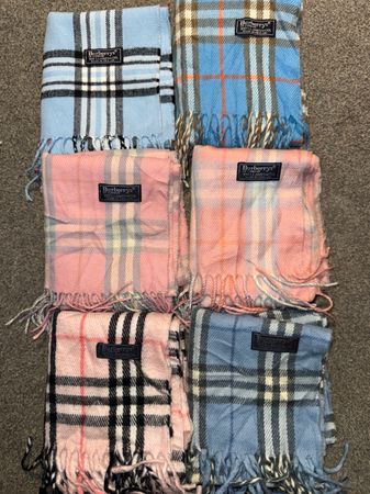 Foulard Burberry rosa chiaro e azzurro cielo 🧣