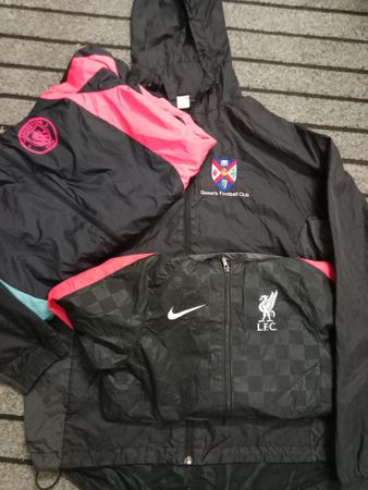 Sports windbreaker
