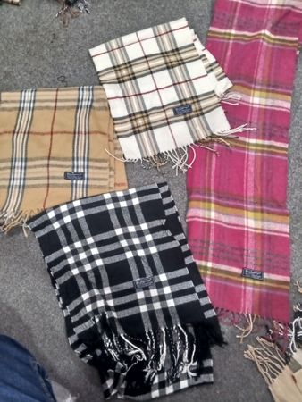 Burberry scarve