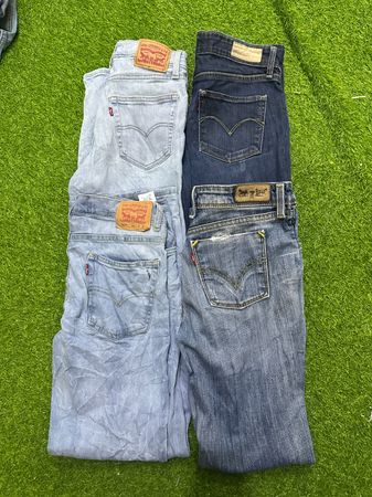 levi’s woman’s jeans